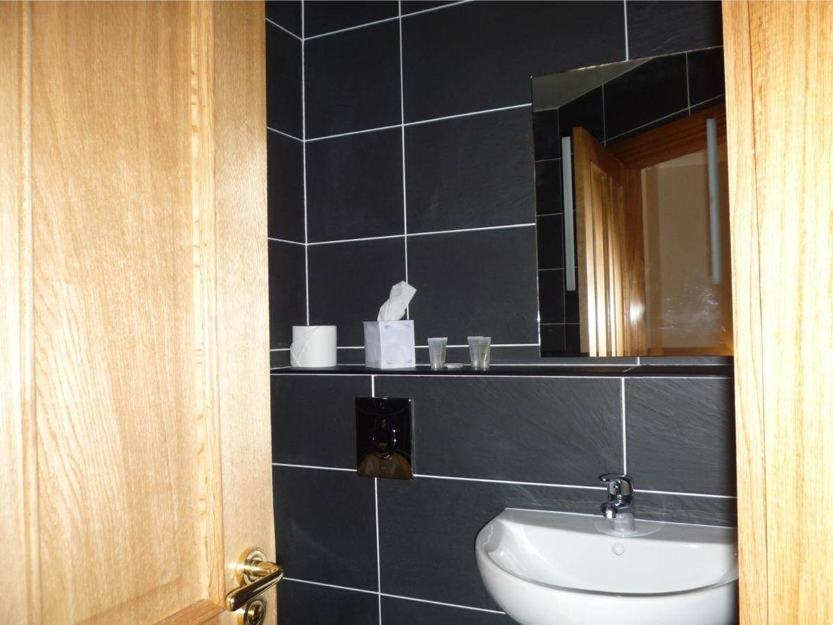 The Spread Eagle Hotel Jedburgh Room photo